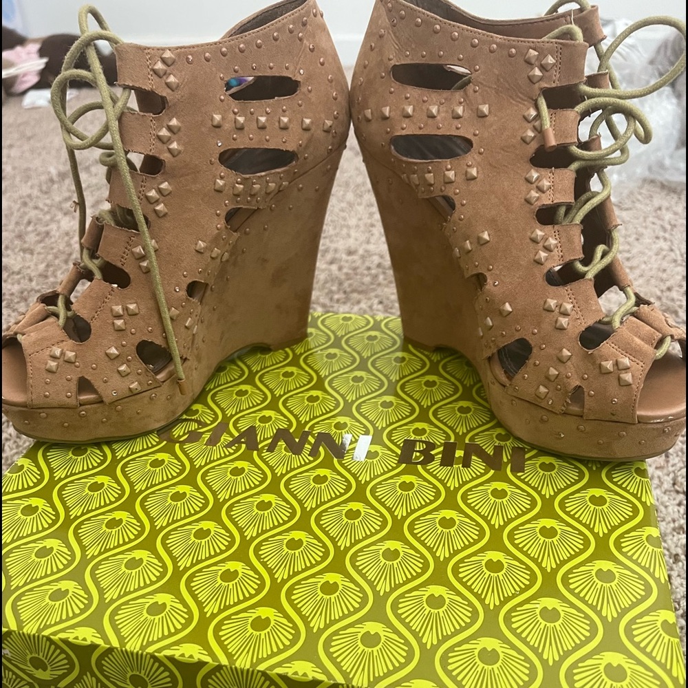 Gianni Bini Sandals